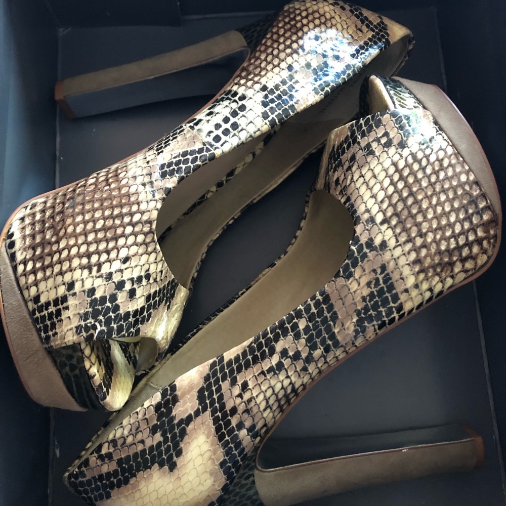 H Halston Platform Block Heel - image 6